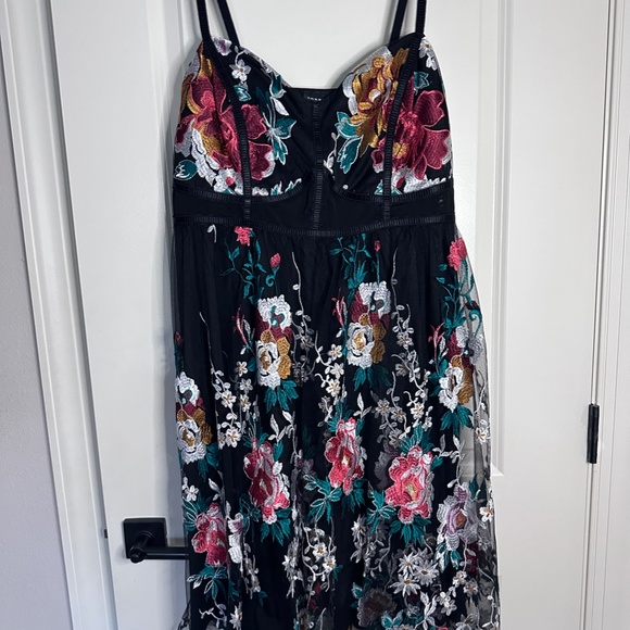TORRID Midi Embroidered Mesh Dress NWOT - Picture 5 of 9